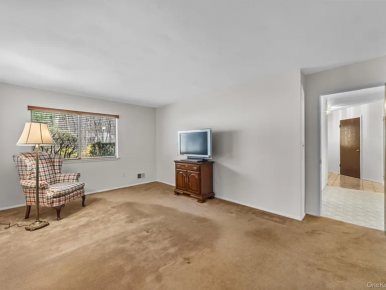 164 Carriage Ct #B — Photo 20