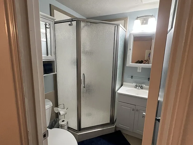 S 375 E — Photo 18