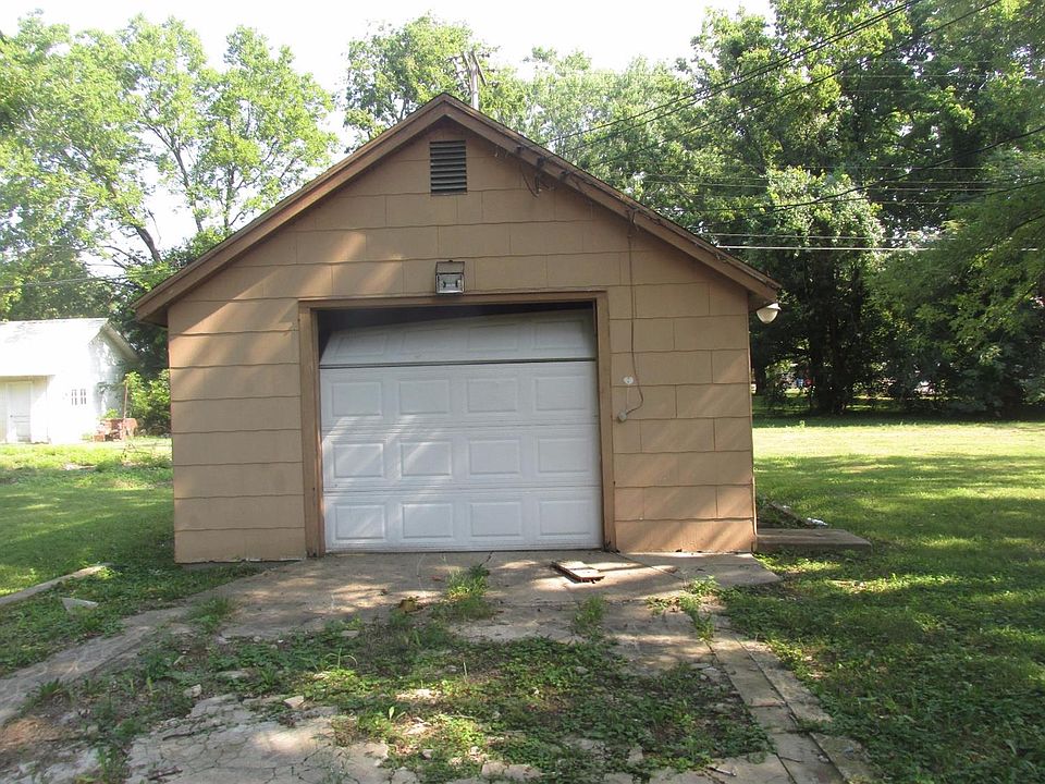 2nd image of 406 E 10th St