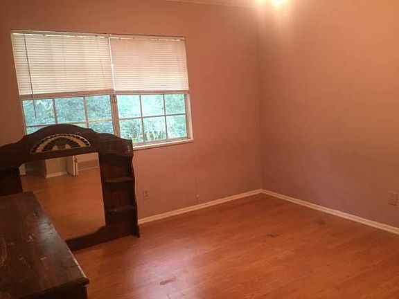 2nd image of 4810 Cherwell Ln