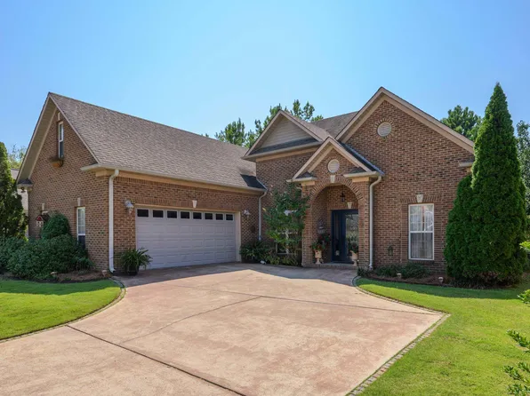 160 Oak Leaf Ct, Pell City, AL 35125