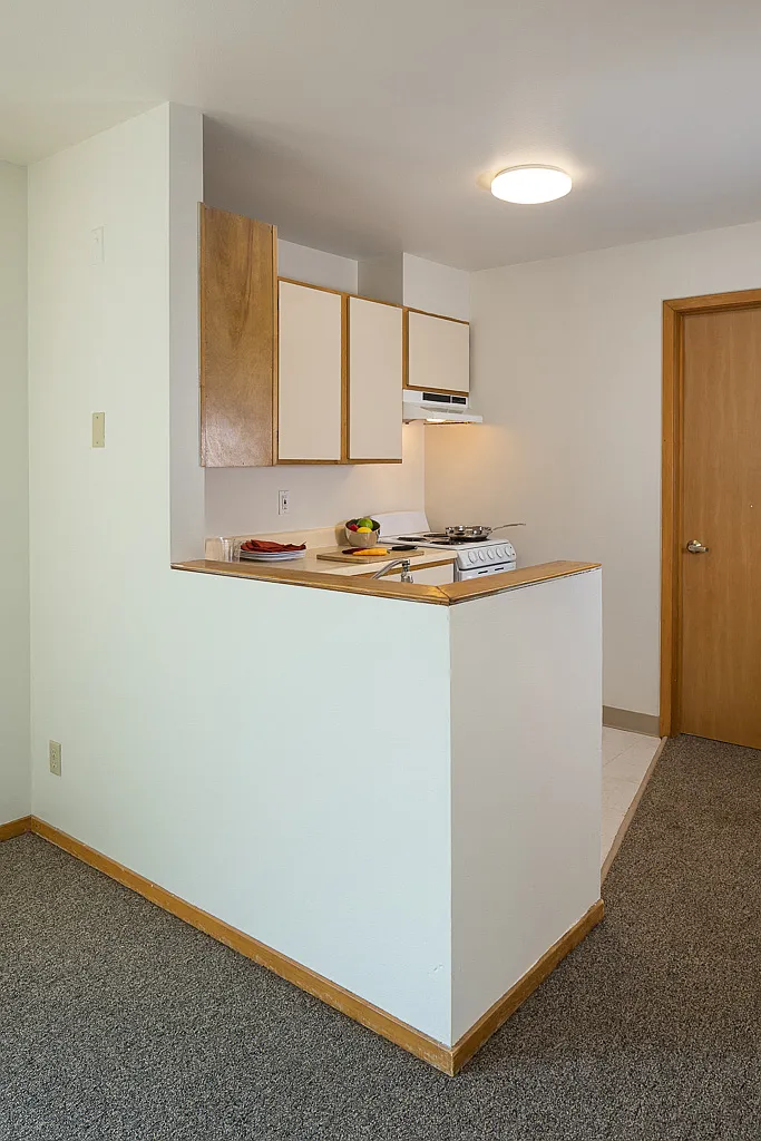 Oregon Apartments — Photo 4