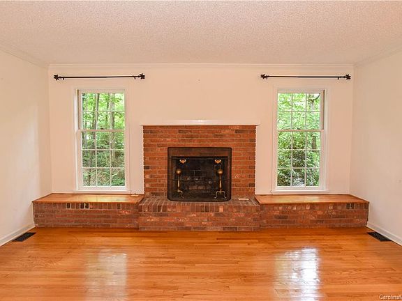 3rd image of 188 Haywood Knolls Dr