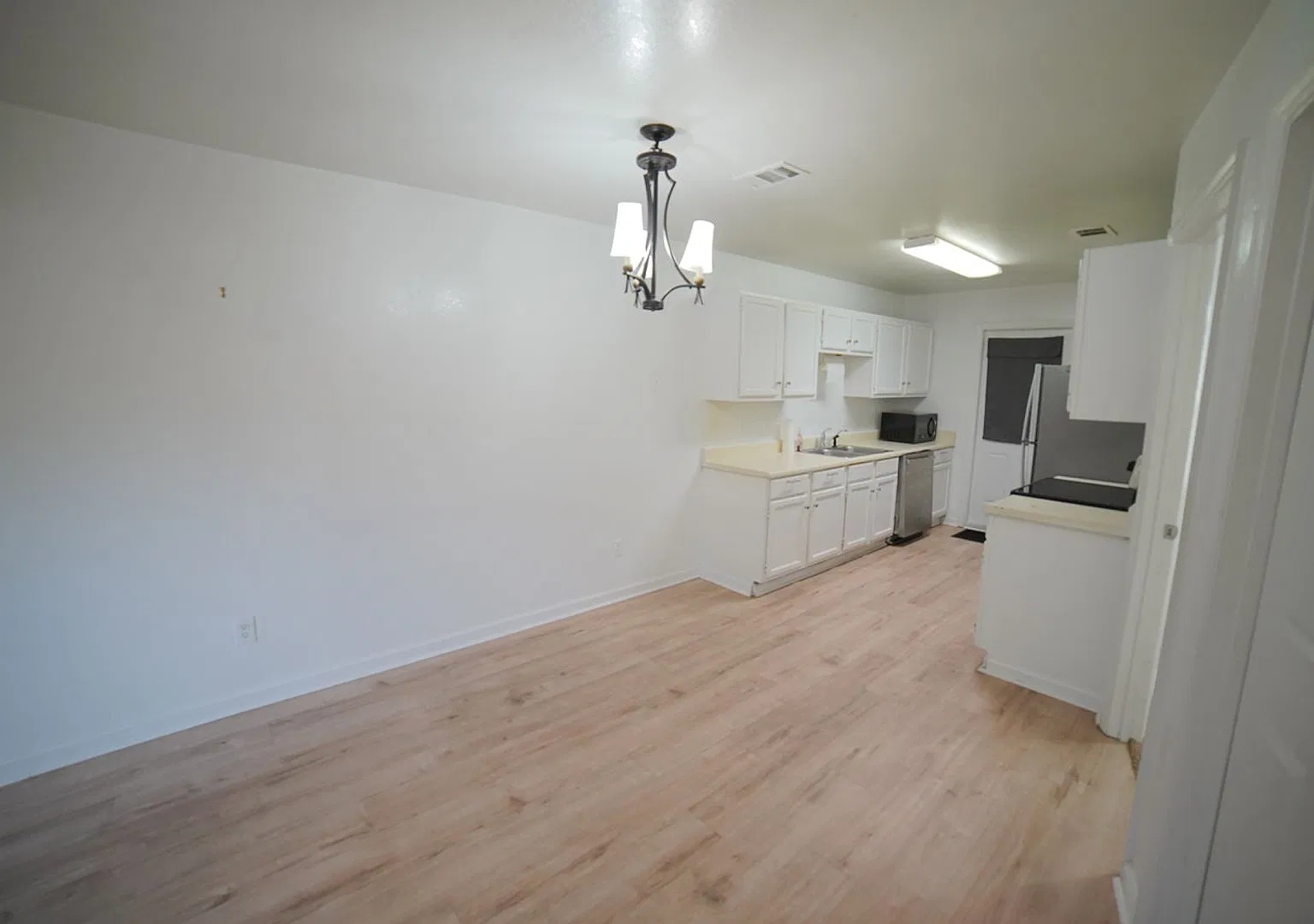 4 Bed / 3 Bathroom Townhome Off Ocala — Photo 4