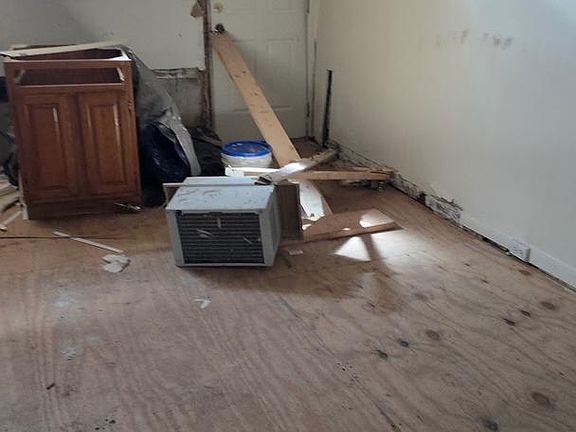 3rd image of 1230 S Carey St