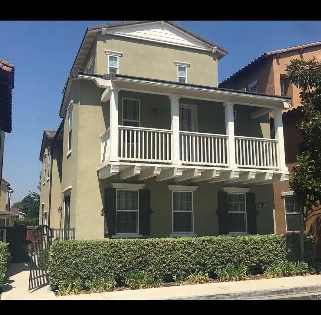 4 bed, 3.5 bath, 2350 sqft, $3,650 — Photo 2