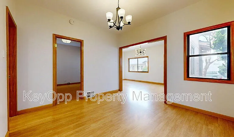 806 34th Ave — Photo 6
