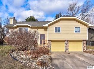 340 Windsor Dr, Papillion, NE 68046