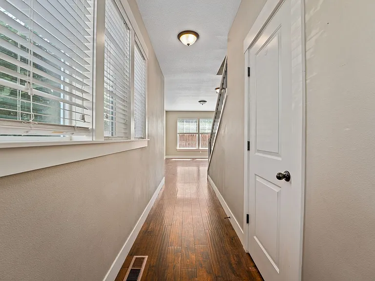 1064 SE Leonel Ln — Photo 7