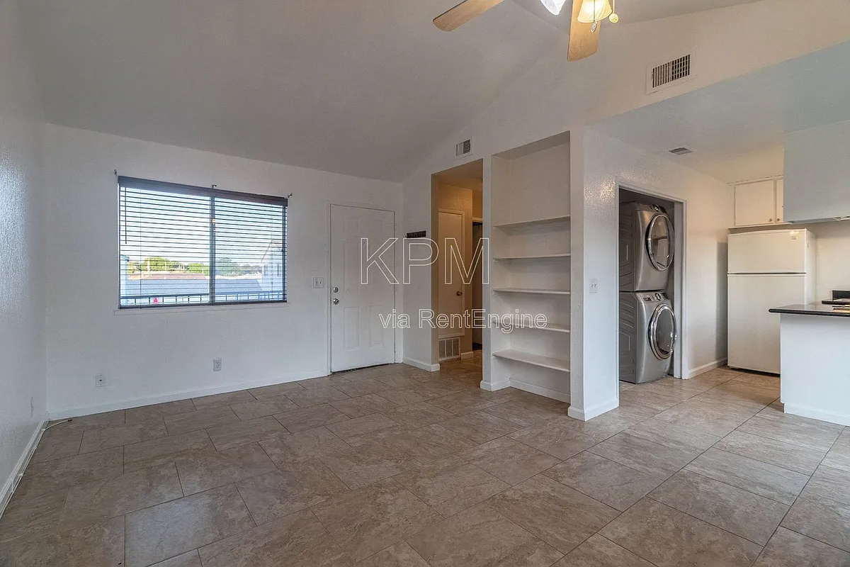 Building Photo - 445 Almond Dr #144