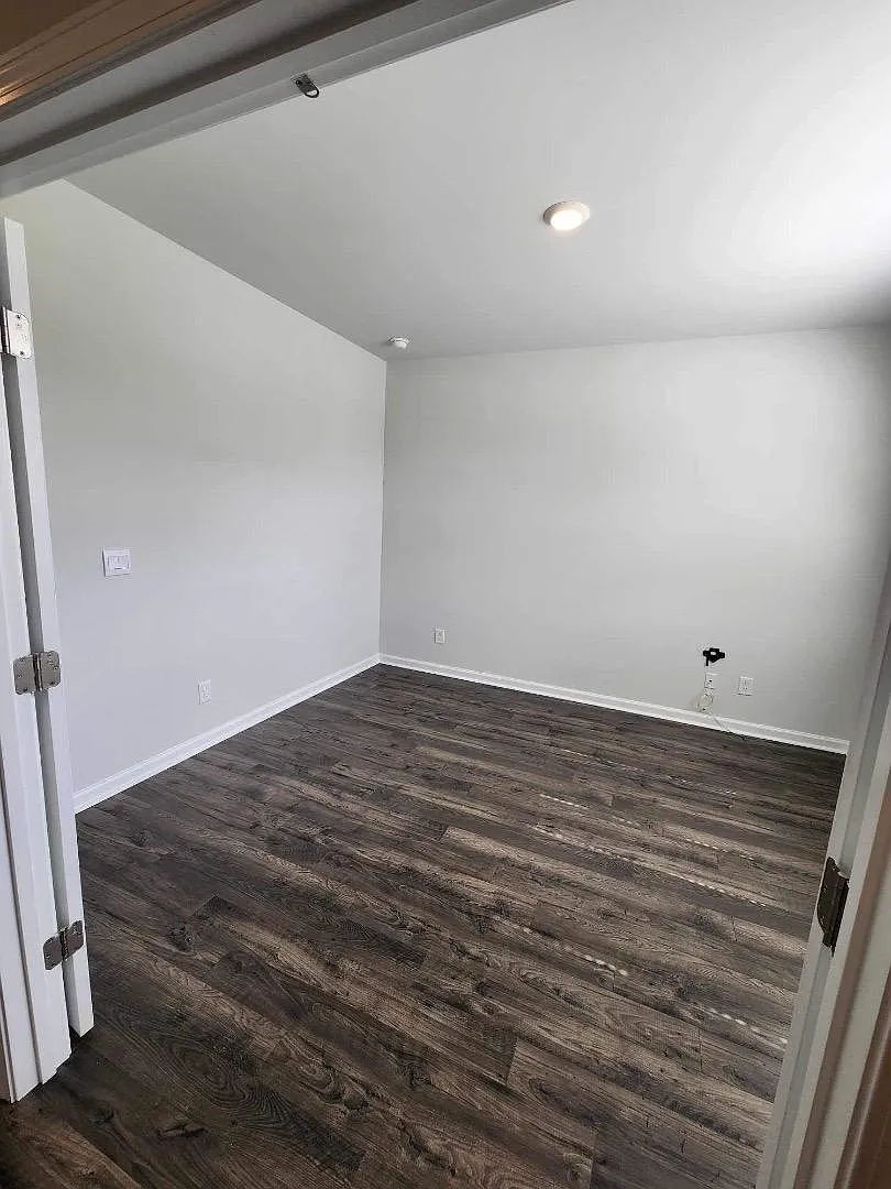 2109 Ridgedale Dr — Photo 2