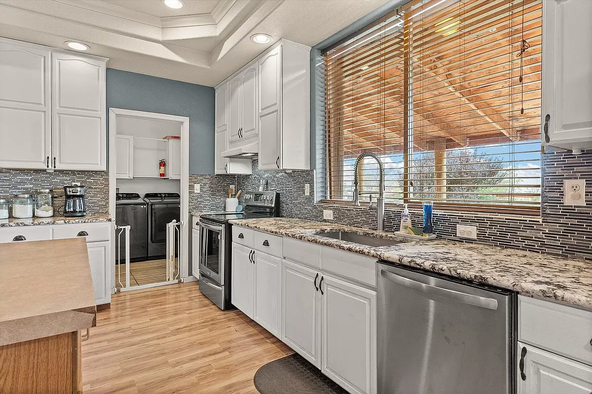 Building Photo - 4701 Navajo Dr