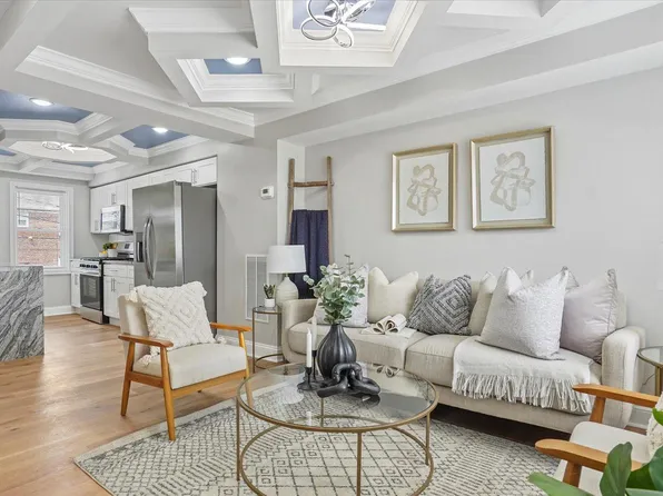 102 Upmanor Rd, Baltimore, MD 21229