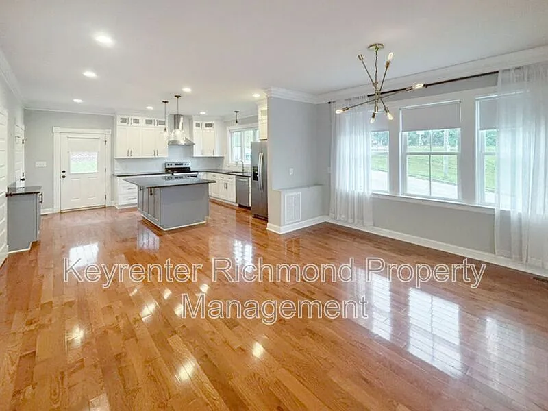 4 bed, 3.5 bath, 2400 sqft, $2,800 — Photo 3