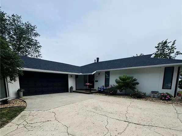 109 W 3rd St, Stanberry, MO 64489