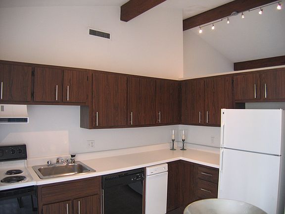 Eat-in kitchen