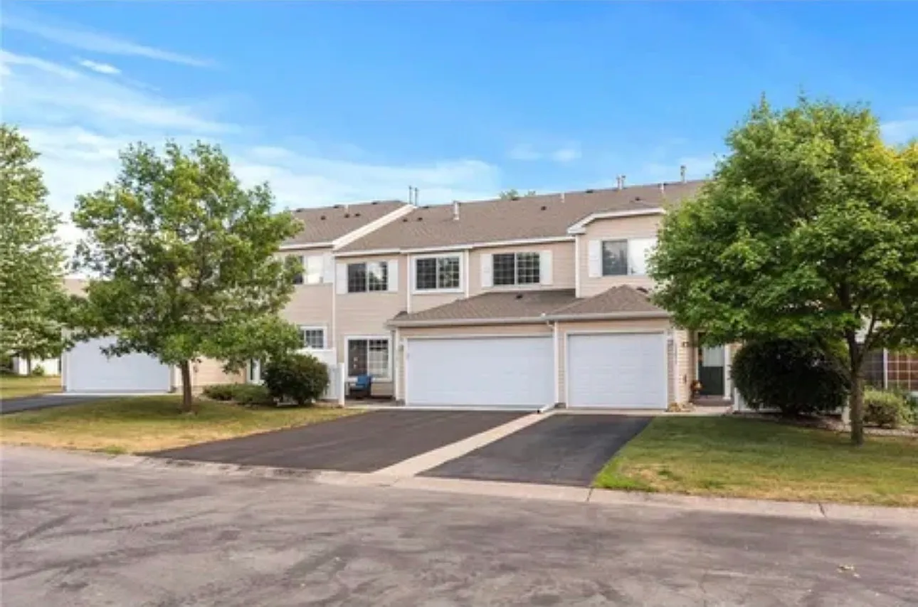 2 bed, 1.5 bath, 1338 sqft, $2,290 — Photo 1