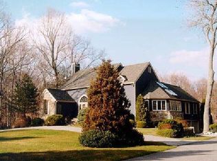 8 Hedgebrook Ln, Stamford, CT 06903