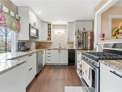 9207 W 97th St, Overland Park, KS, 66212