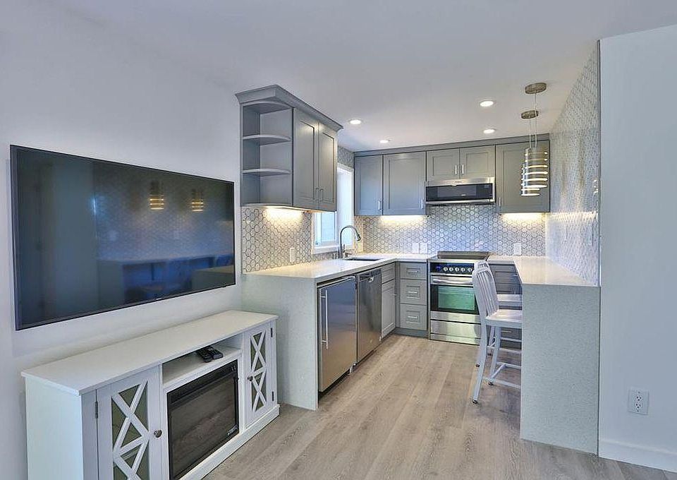 2nd image of 18380 Laurel Dr