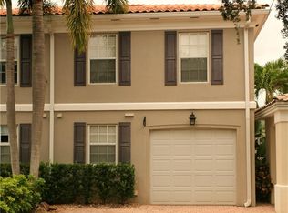 5823 Cove Cir #8, Naples, FL 34119