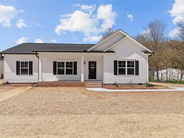 112 Vogler Dr, Winston Salem, NC 27107