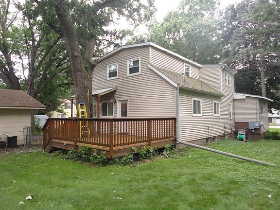 3rd image of 3056 Fairview Ave N