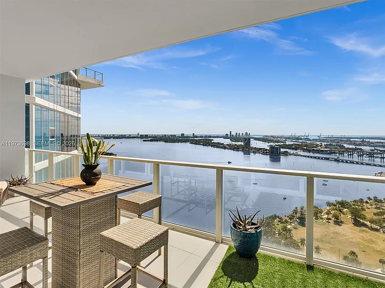2020 N Bayshore Dr #3303 — Photo 17