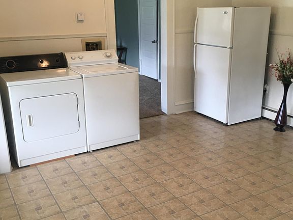 3rd image of 801 Lincoln St #1R