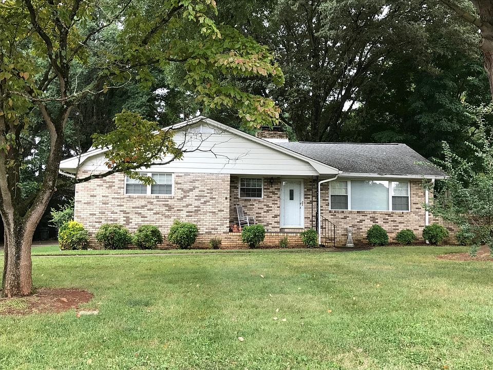 1st image of 325 Hillcrest Dr