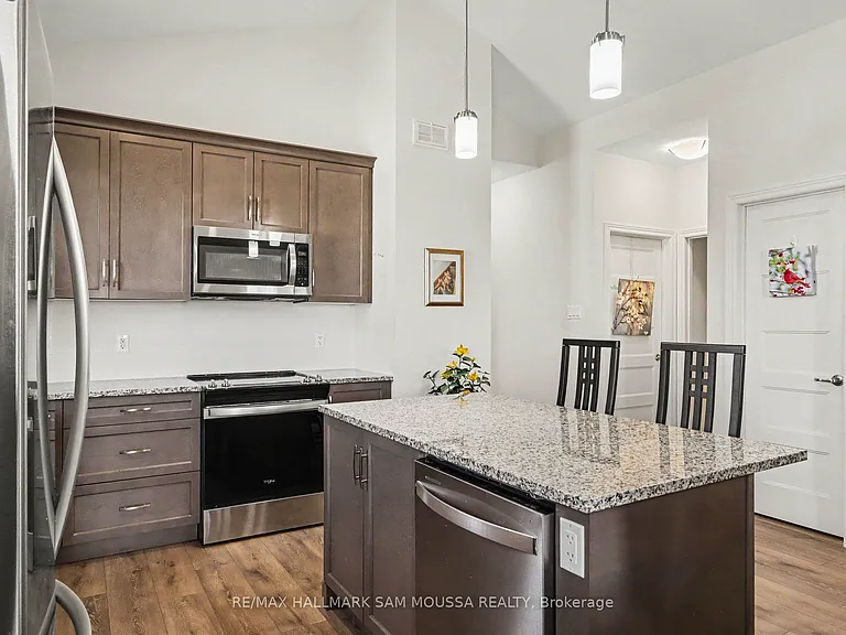 656 Bracewell St — Photo 16