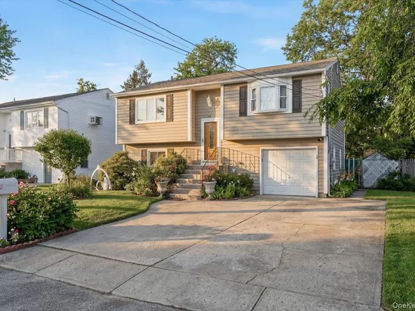 134 11th Avenue, Huntington, NY 11746
