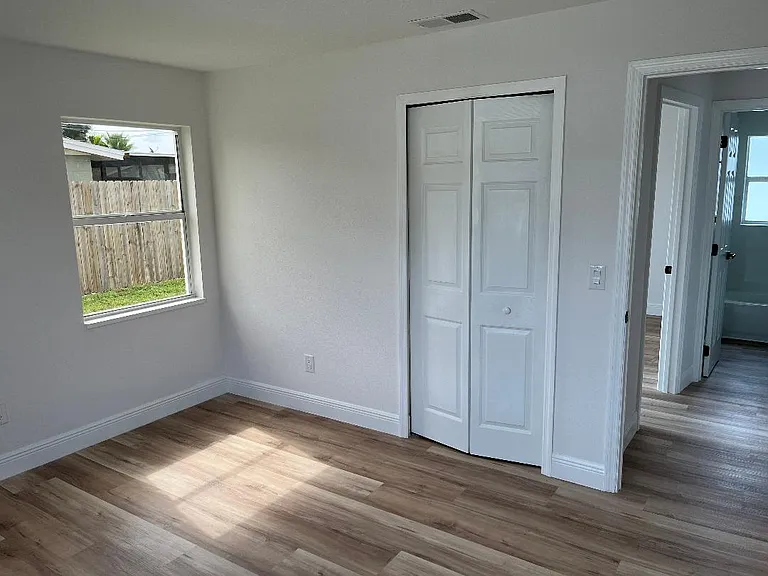 1385 S Harbor Dr — Photo 16