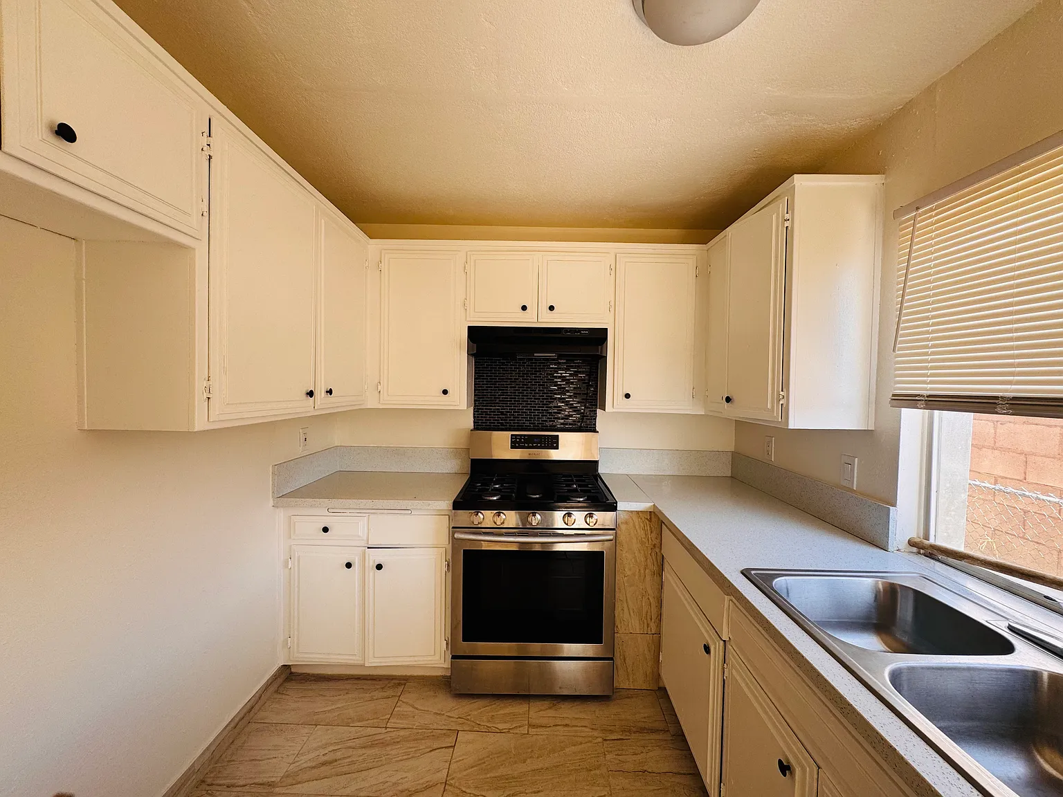 2 bed, 860 sqft, $1,450 — Photo 3