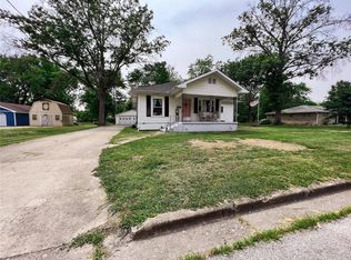 315 N Illinois Ave, Salem, IL 62881