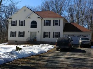 202 Green Chapel Ln, Cresco, PA 18326