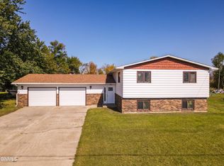 589 6th St SE, Valley City, ND 58072