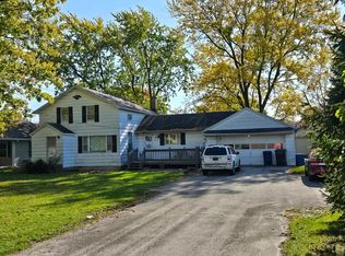 806 Napoleon Rd, Bowling Green, OH 43402