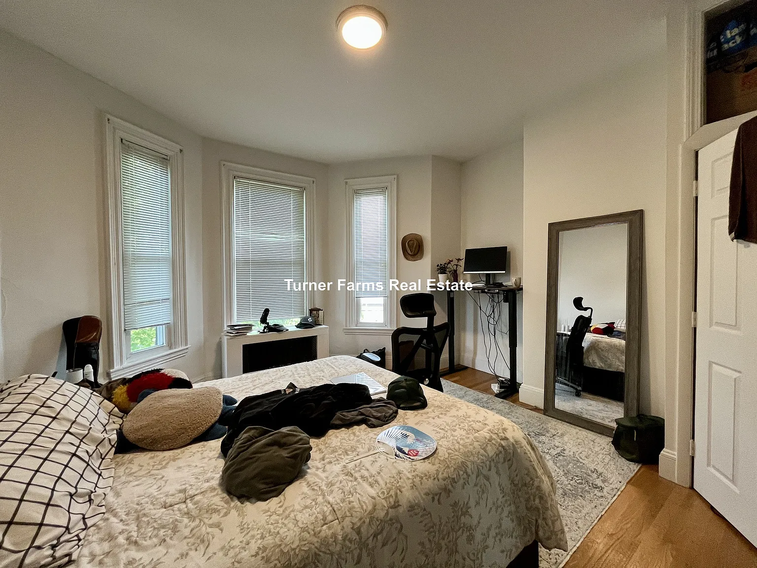4 bed, 9999 sqft, $3,500 — Photo 2