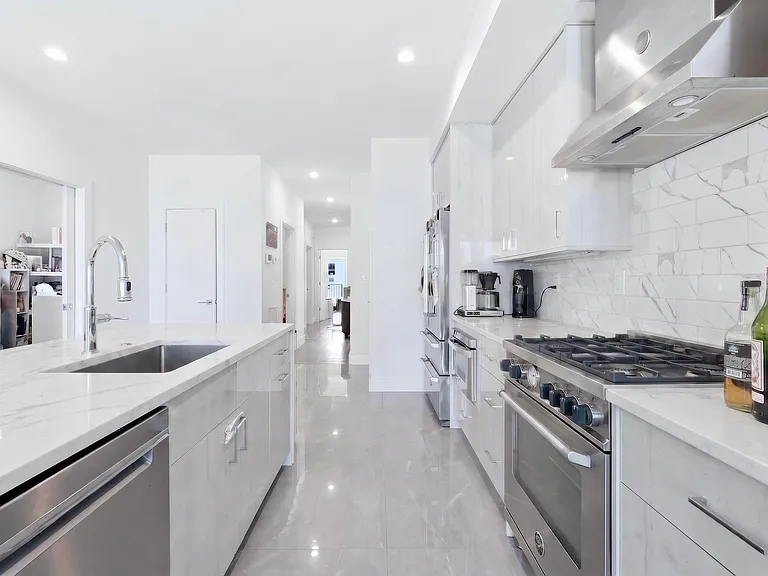 290 Griffith St #1 — Photo 15