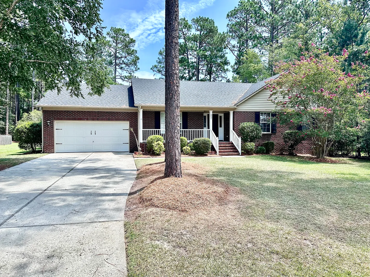 257 Lakeside Ln — Photo 1
