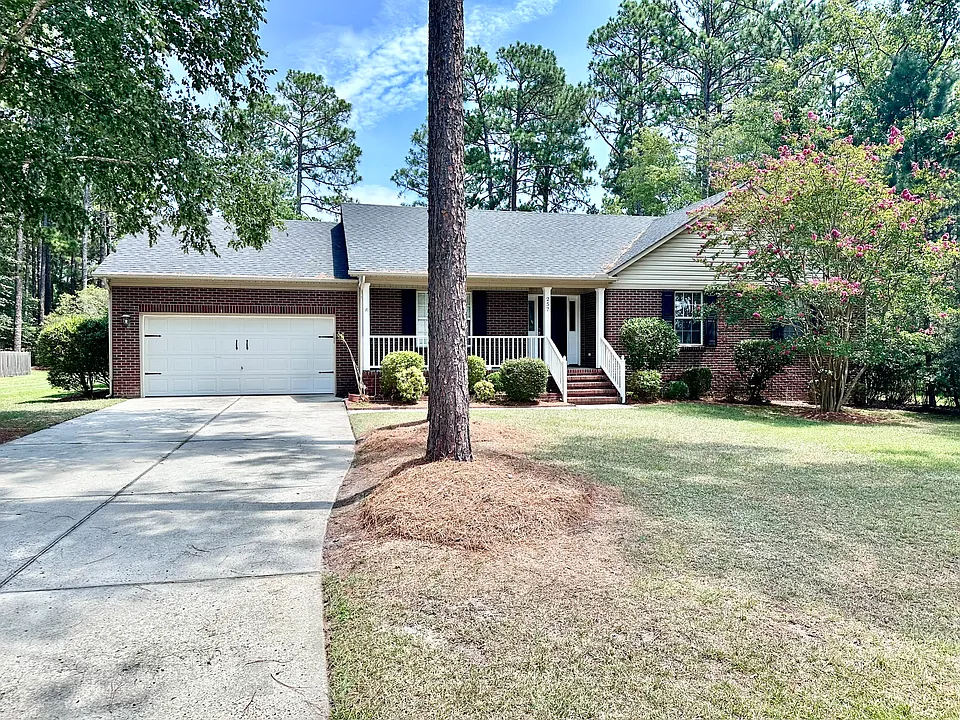 257 Lakeside Ln