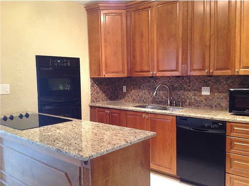 2nd image of 936 Pine Ridge Dr