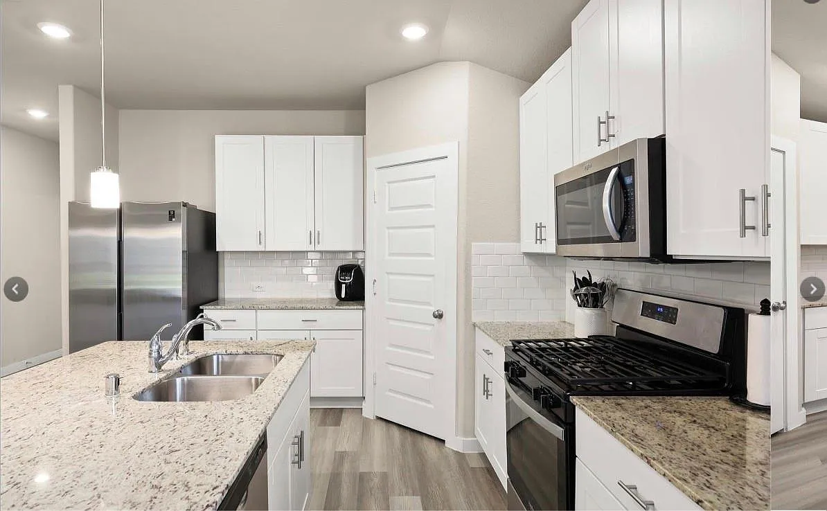 3 bed, 2.0 bath, 1839 sqft, $2,300 — Photo 3