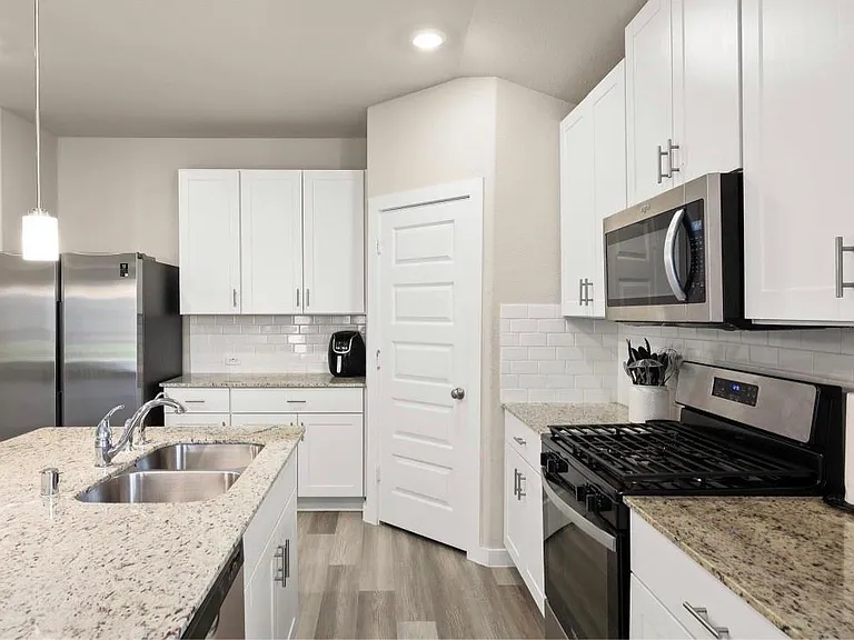 10218 Hermann Trce — Photo 3