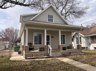 209 6th St NW, Minot, ND 58703