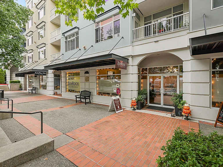 Courtyard Off Main — Photo 29