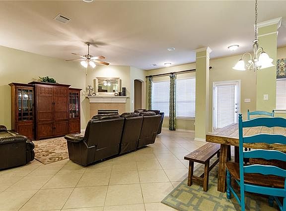 3rd image of 204 Oriole Dr