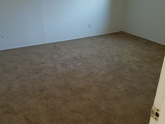 3rd image of 3109 Madeira Dr NE