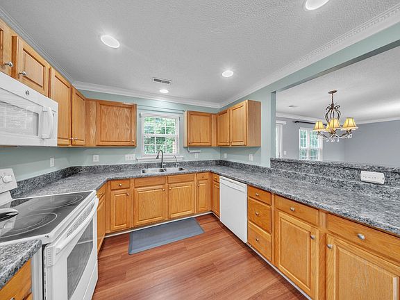 3rd image of 5 Earleigh Ct